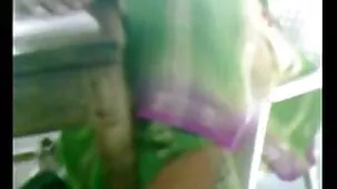 చారల మేజోళ్ళు లో నల్లటి జుట్టు గల స్త్రీని ఒక అభిమాని తో సెక్స్ కలిగి తెలుగు సెక్స్ సెక్స్ తెలుగు సెక్స్ ఆమె కాళ్ళు ఎత్తివేస్తుంది